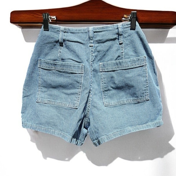 🌻Universal Thread 80s Style High Rise Blue & White Railroad Stripe Shorts 4/27 - Picture 4 of 6